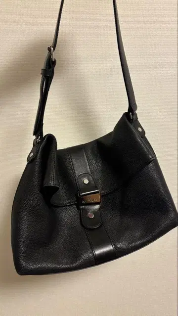 쿠레쥬 백 가죽 블랙