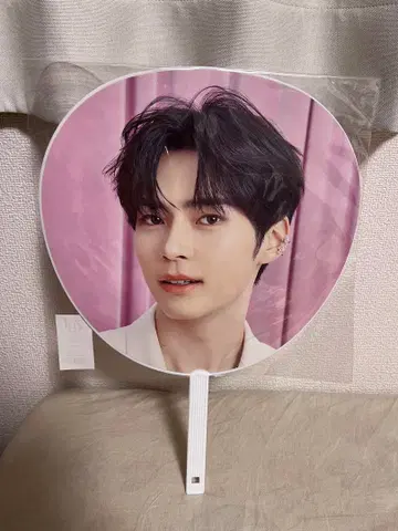 ZEROBASEONE ZB1 성한빈 부채