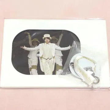 Mrs. GREEN APPLE 화이트 라운지