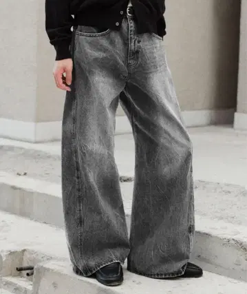 CURVED FLARE BAGGY DENIM