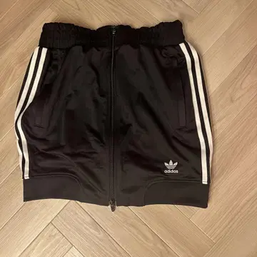 adidas 블랙 미니 스커트 제레미 스콧