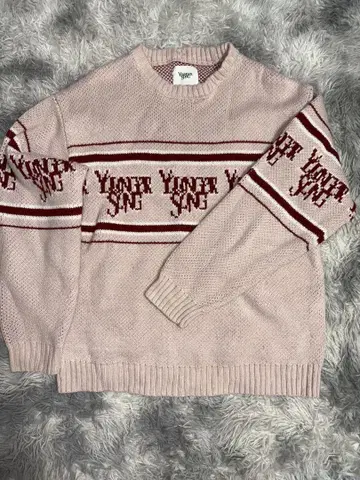 younger song universal logo border knit