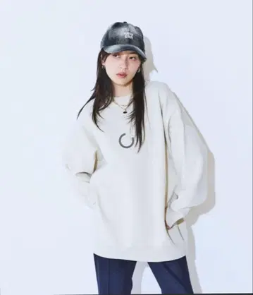 지나시스 미사용 새상품 자카드 볼륨 슬리브 풀오버 빅 실루엣