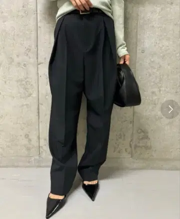 Mila Owen 변형 턱 댄디 테이퍼드 팬츠