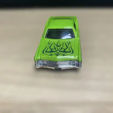 DUB CITY 1/64 1967년식 임팔라