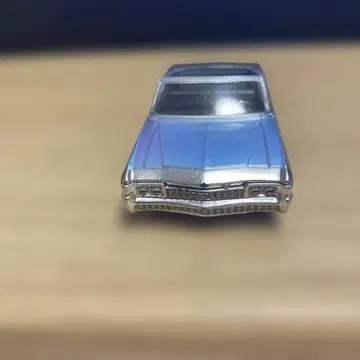 DUB CITY 1/64 1968년식 임팔라