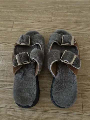 무스탕 샌들