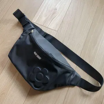 MARY QUANT 블랙 바디백