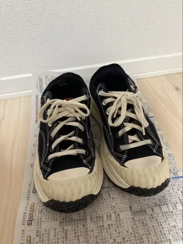 CONVERSE 블랙 스니커즈 통굽