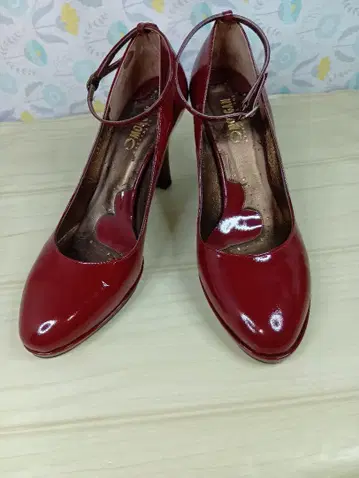 Morgan 스트랩 펌프스 레드 (P-79)