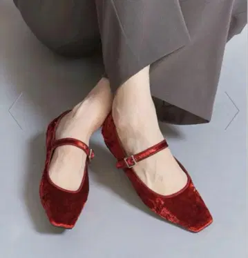 미사용 새상품 뷰티&유스 크러쉬 벨벳 스트랩 플랫슈즈
