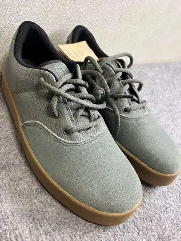 AREth PLUG 스니커즈 아스 플러그