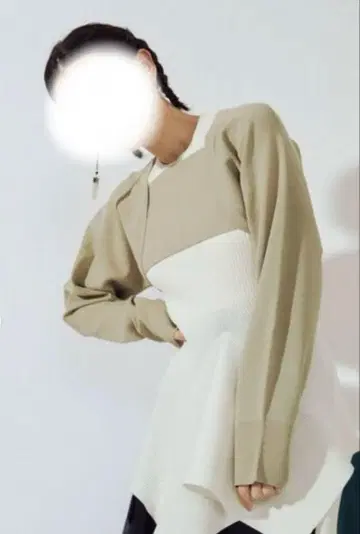 UN3D. 니트 숏 슬리브 탑