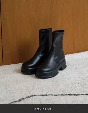 카스타네 볼륨 밑창 미들 부츠 블랙 37