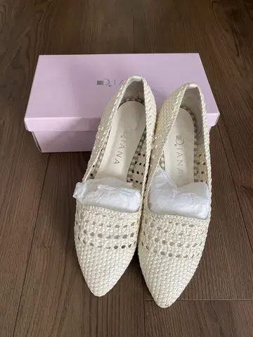 DIANA 아이보리 플랫슈즈