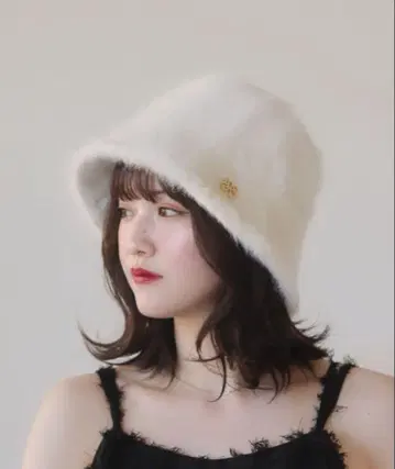 mellowneon 화이트 퍼 버킷 햇