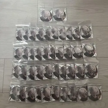 쿠츠하 2024 생일 캔뱃지 42개