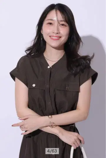 새상품급 아푸와이자리슈 금장 버튼 워크 원피스