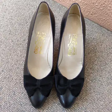 Ferragamo 블랙 리본 포함 펌프스