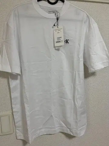 Calvin Klein 티셔츠