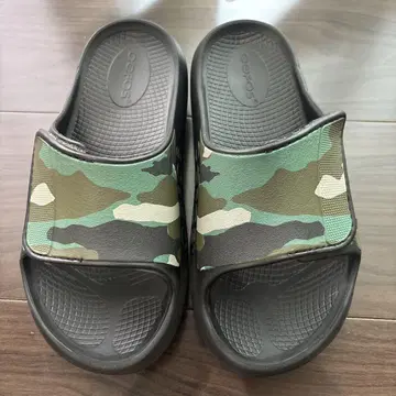 최종 가격 인하 OOFOS 카모플라쥬 디자인 샌들 EU 39
