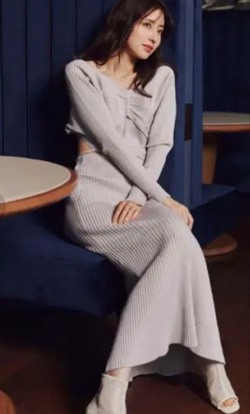스나이델 커팅 오픈 니트 원피스 핑크 베이지