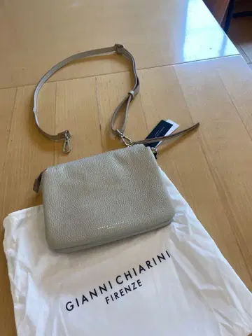 GIANNI CHIARINI 아이보리 숄더백