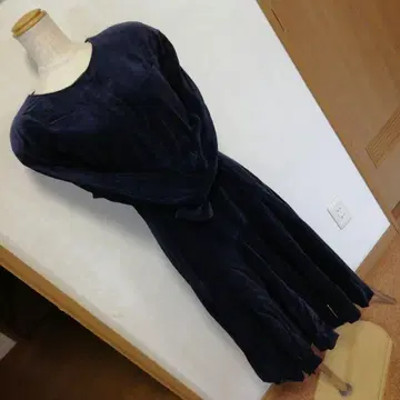 쇼와 레트로 블랙에 가까운 짙은 네이비 벨벳 원피스