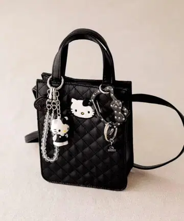 LOWRYS FARM HELLO KITTY 퀼팅 miniBAG