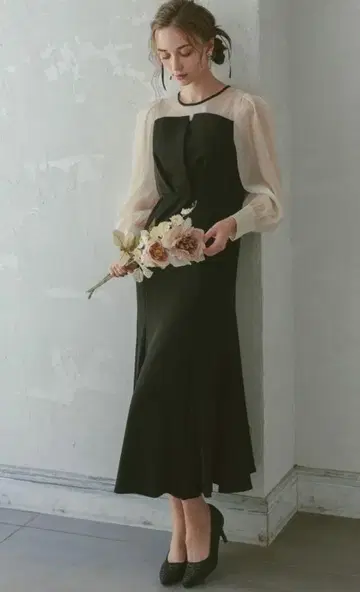도리돌 도트 슬리브 머메이드 드레스 블랙 베이지