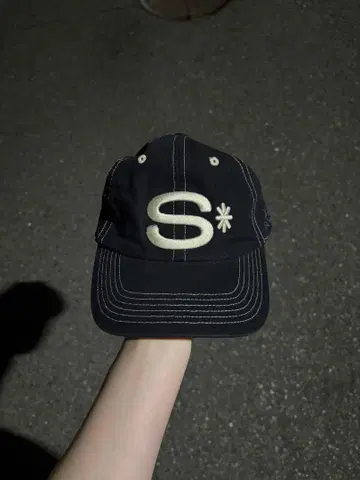 SUNLOVE 자수 캡 블랙