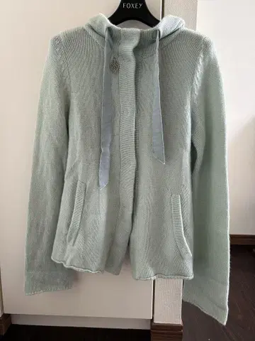 FOXEY 후드 부착 캐시미어 가디건 38