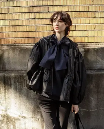 새상품급 elu. 엘르 개더 플럼 UV컷 시어 후드티 블랙