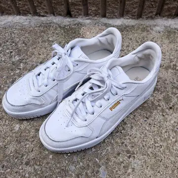 PUMA 화이트 스니커즈