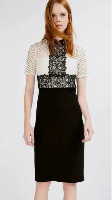 카라 부착 프론트 레이스 모노톤 원피스