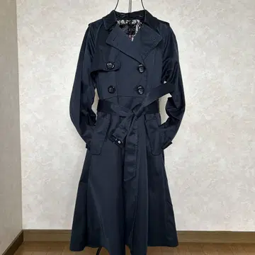 네이비 더블 브레스트 트렌치코트