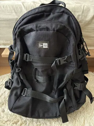 New Era 블랙 백팩