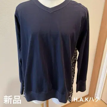 새상품 H.A.K 네이비 V넥 트레이닝복 레오파드 무늬 부분 비침 있음