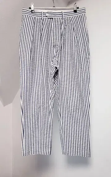 NEAT 테이퍼드 코튼 100% 시어서커 얇은 소재 네이비 화이트