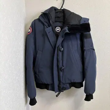 CANADA GOOSE 네이비 다운 자켓