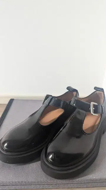 ZARA 블랙 스트랩 로퍼