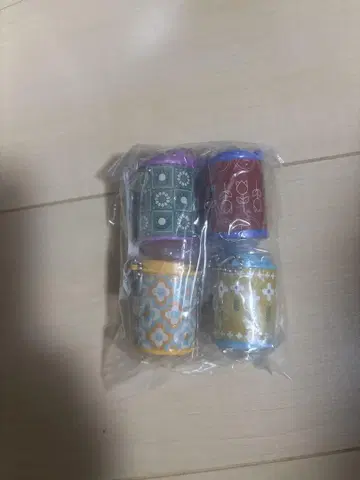 컬러풀 무늬 캡슐 토이 4개 세트 (코인 케이스)