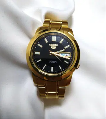 초레어 SEIKO5 골드 자동 태엽 뒷면 스켈레톤