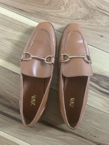 ZARA 브라운 로퍼 23.5