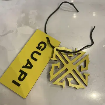 Guap 골드 디자인 택