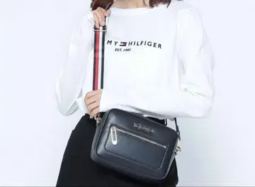 Tommy Hilfiger 네이비 숄더백