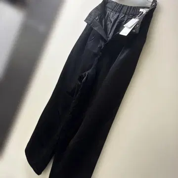 미사용 새상품 리엔다 와이드 턱 팬츠 폴리에스테르