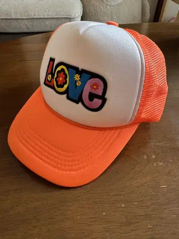 [ 가격 인하 ] 오렌지 메쉬 캡 LOVE 자수
