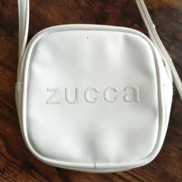 ZUCCA 화이트 숄더백