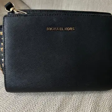 MICHAEL KORS 스터드 블랙 숄더백